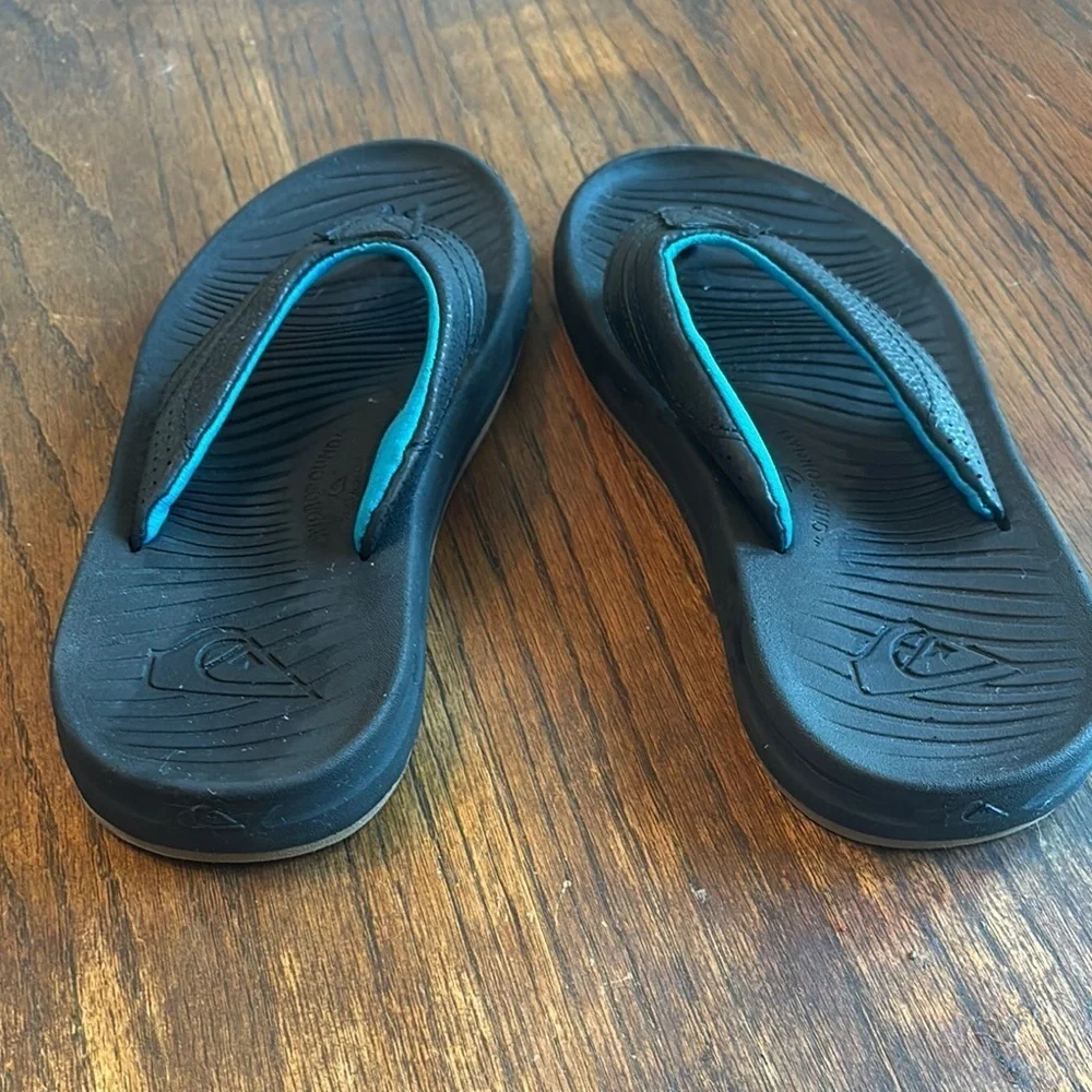 Quiksilver Black and Blue Sandals with Wave Grip